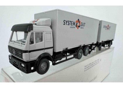 Camion cu 3 axe Mercedes Benz si remorca cu 2 axe -  H0 Wiking 573 04 35